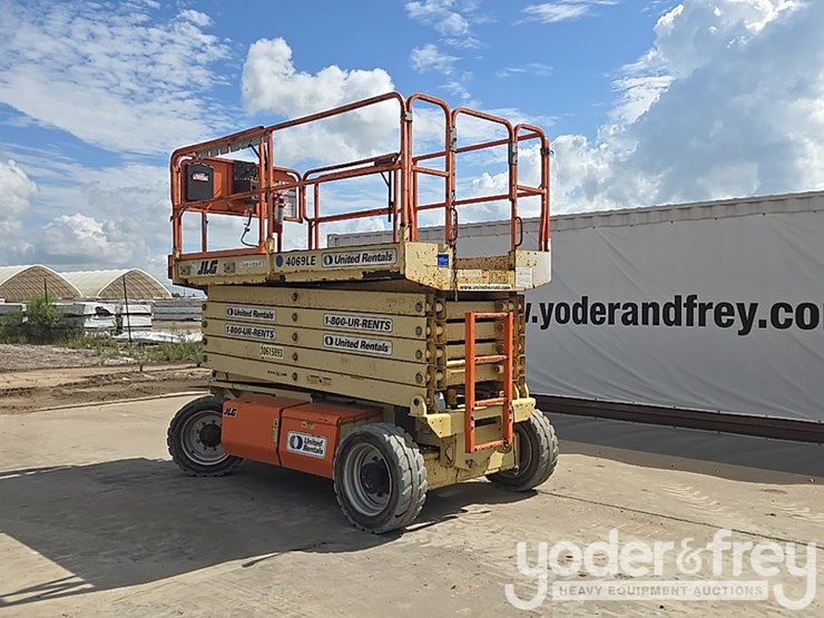 2017-jlg-4069le-image-3