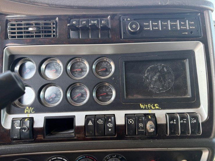 2013-kenworth-t660-image-12