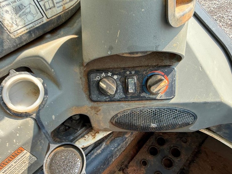 2020-bobcat-t770-image-28