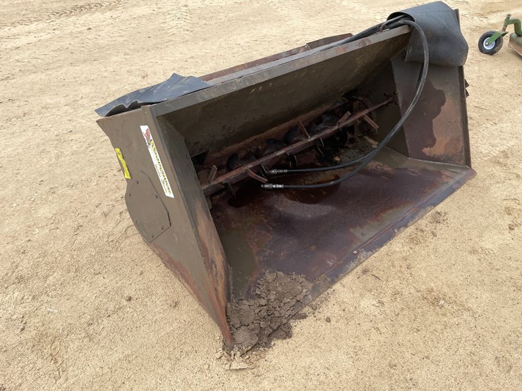 #3579-•-wood-chuck-bedding-spreader-bucket-attachment-image-3