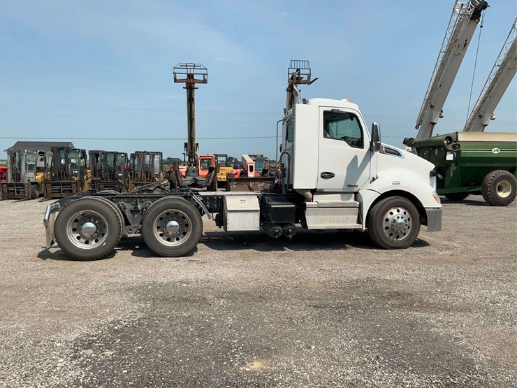 2018-kenworth-t680-image-1