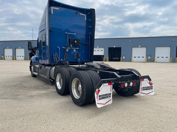 2022-kenworth-t680-image-4