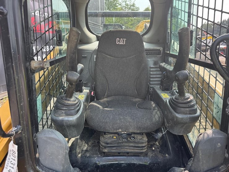 2016-caterpillar-259d-image-23