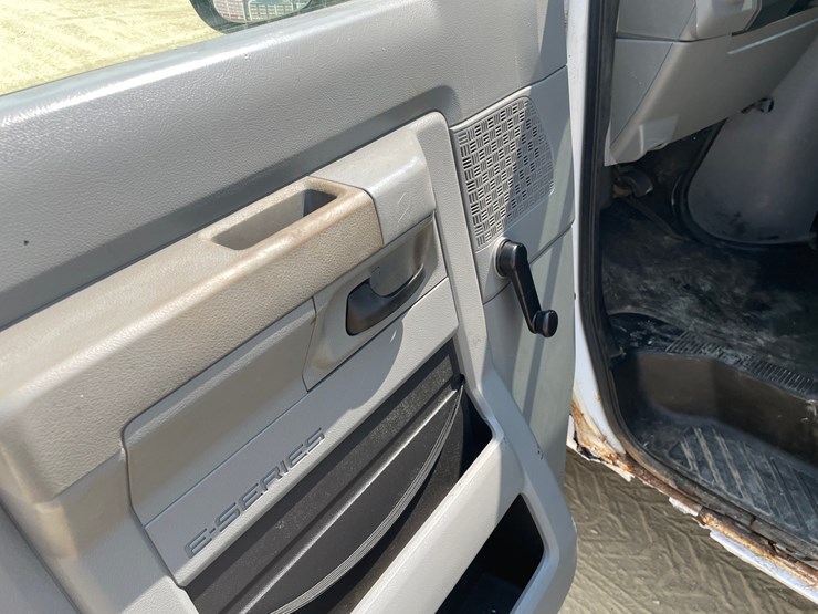 2009-ford-e350-image-35