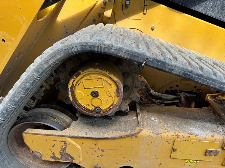 2023-caterpillar-259d3-image-21