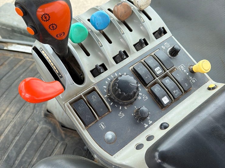 2009-new-holland-t8050-image-42