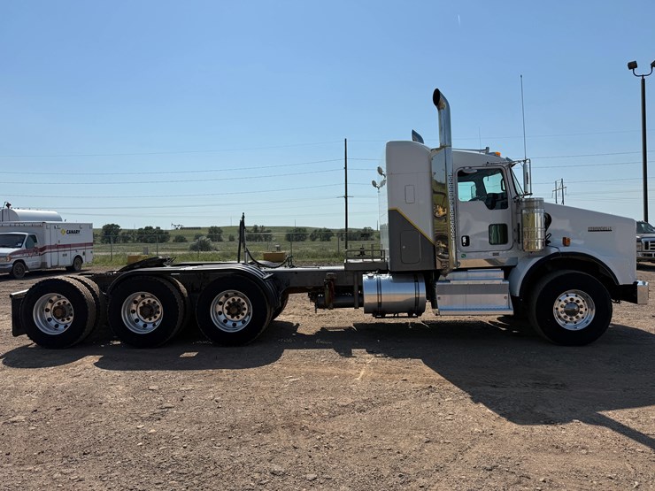 2014-kenworth-t800-image-4
