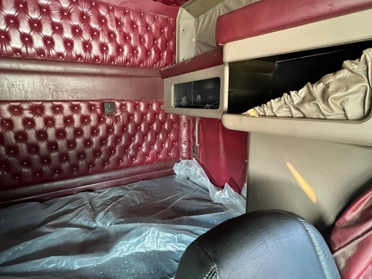 2005-kenworth-w900-image-12