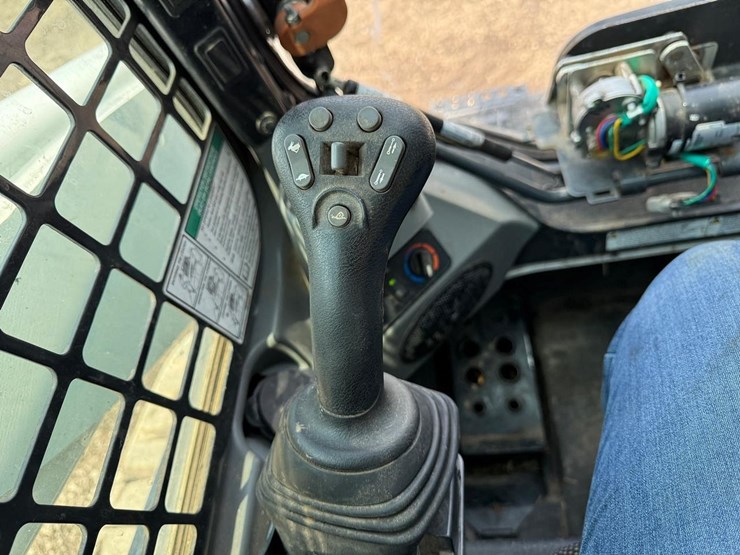 2020-bobcat-t770-image-27