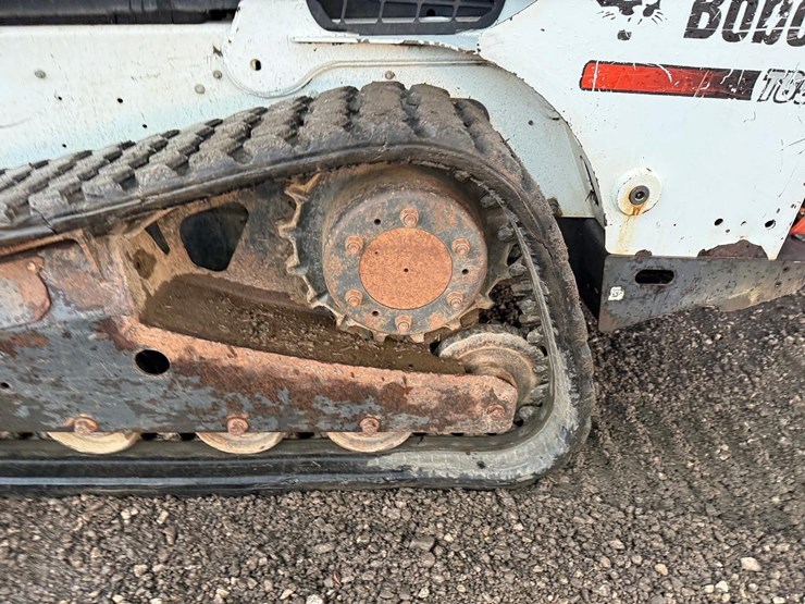 2011-bobcat-t650-image-18