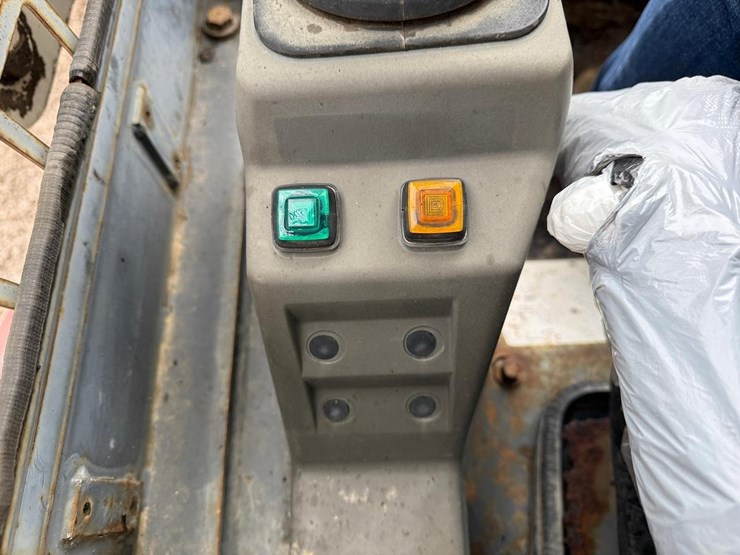 takeuchi-tl130-image-25