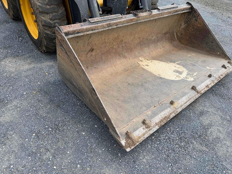 2018-deere-318g-image-4