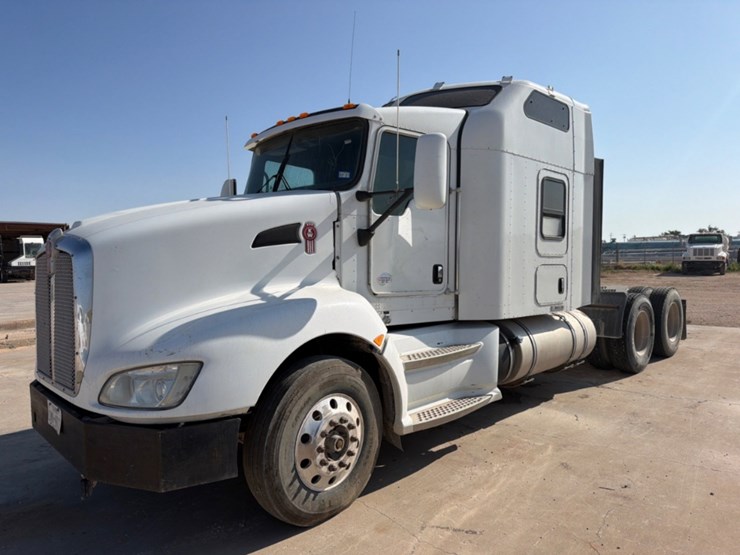 2013-kenworth-t660-image-1