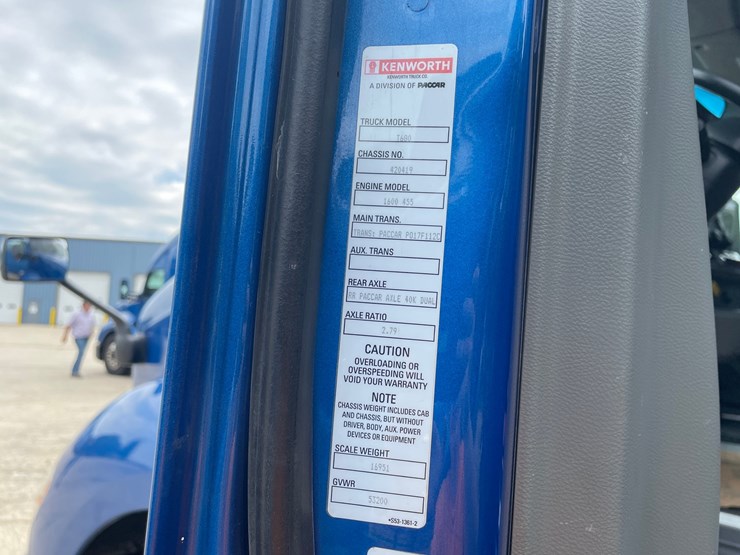 2020-kenworth-t680-image-24