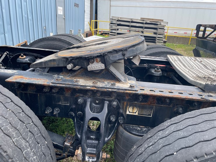 2020-peterbilt-567-image-9