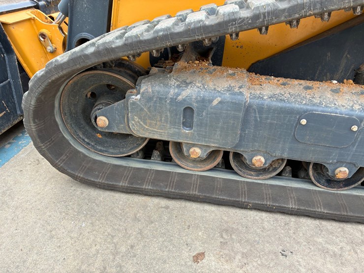2025-deere-325g-image-8