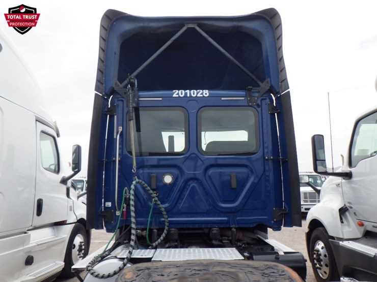 2020-freightliner-cascadia-116-image-9