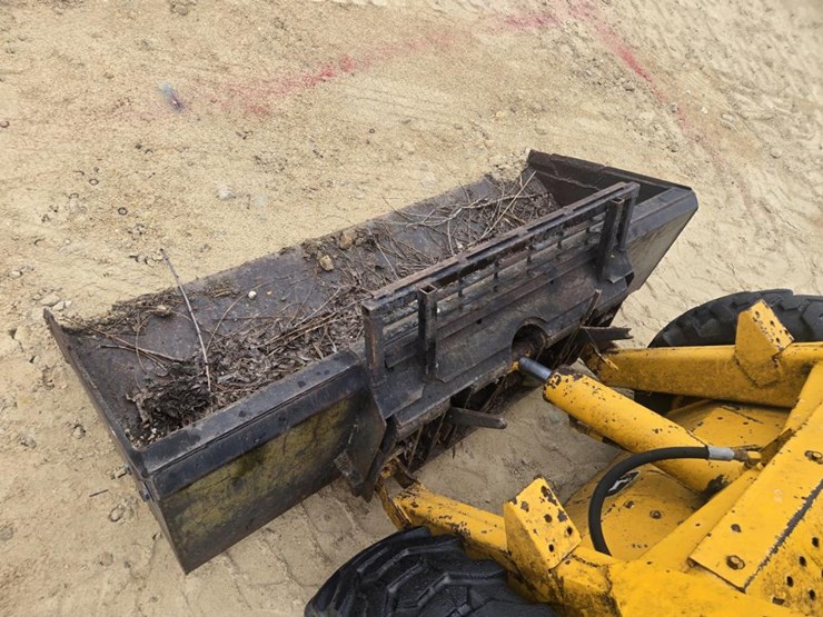 john-deere-570-image-4