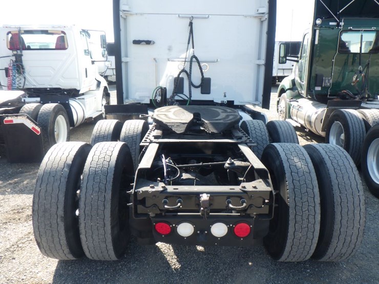 2017-kenworth-t680-image-11