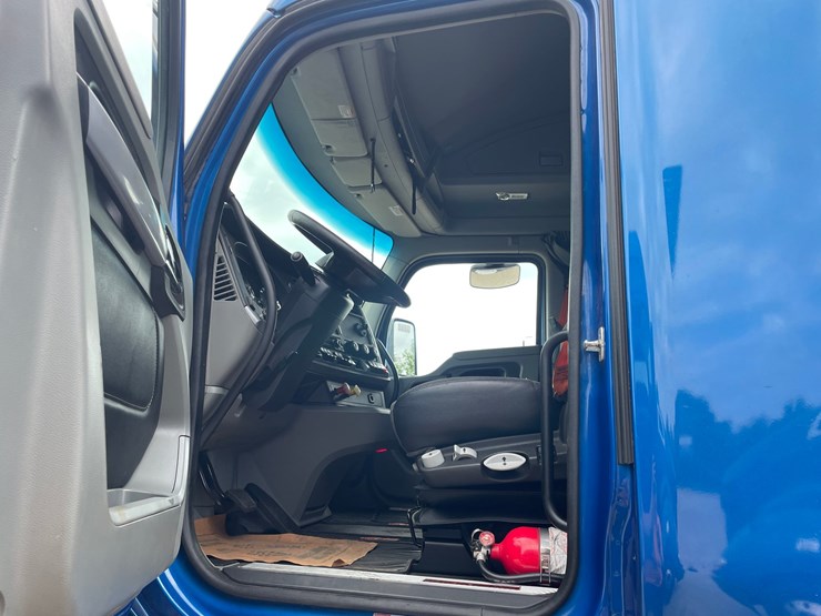 2020-kenworth-t680-image-23