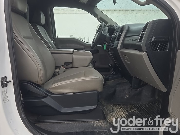 2017-ford-f550-image-36