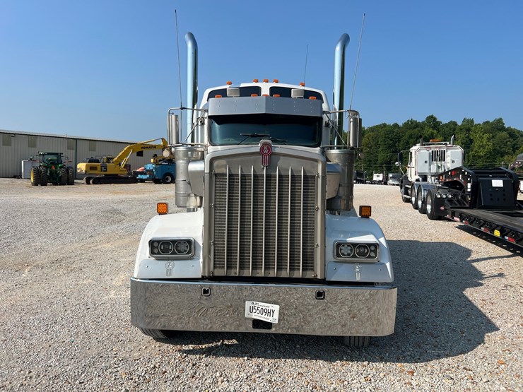2005-kenworth-w900-image-2