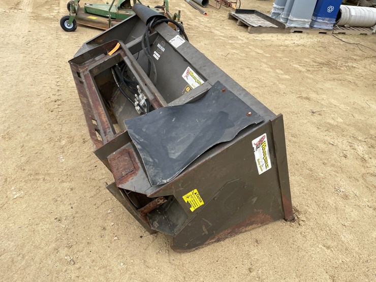 #3579-•-wood-chuck-bedding-spreader-bucket-attachment-image-5