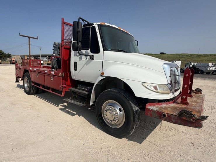 2019-international-durastar-4300-image-3