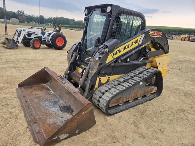 new-holland-c238-image-3