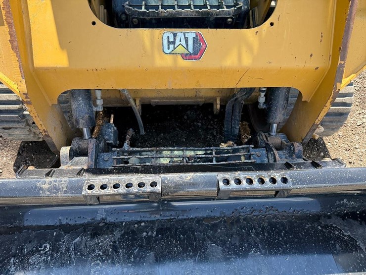 2023-caterpillar-259d3-image-10