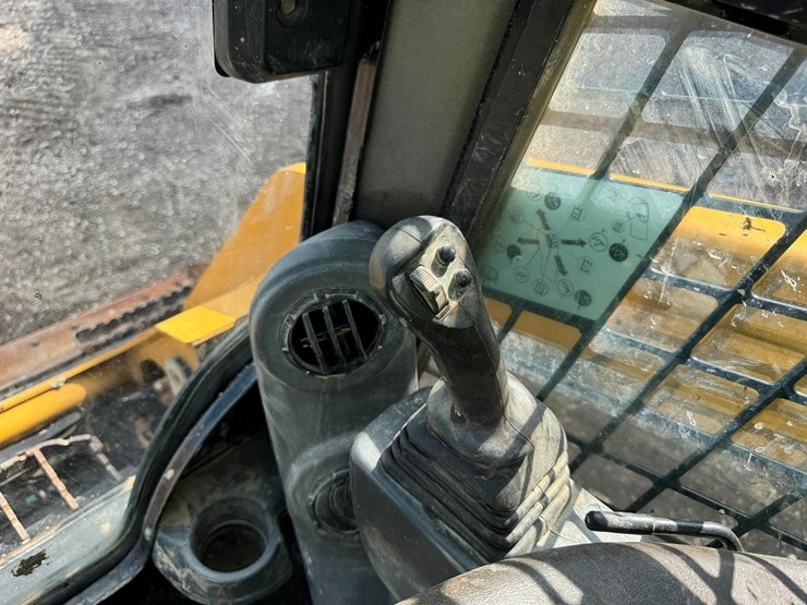 2023-caterpillar-259d3-image-27