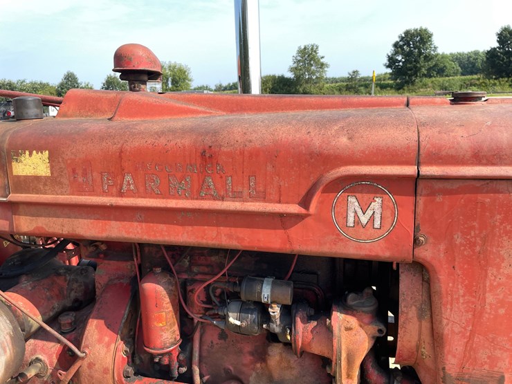 #300-•-1951-farmall-m-tractor-image-24