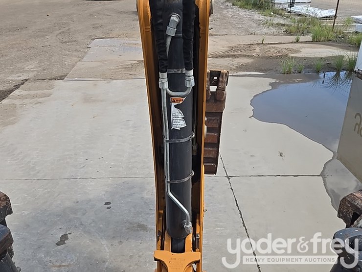 2018-case-580sn-image-30
