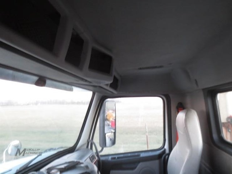 2008-volvo-vnl42t300-image-23