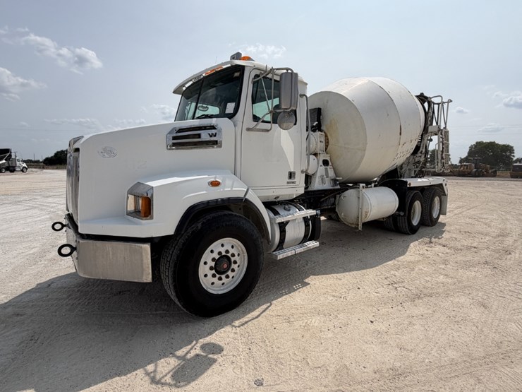 2022-western-star-4700-image-1