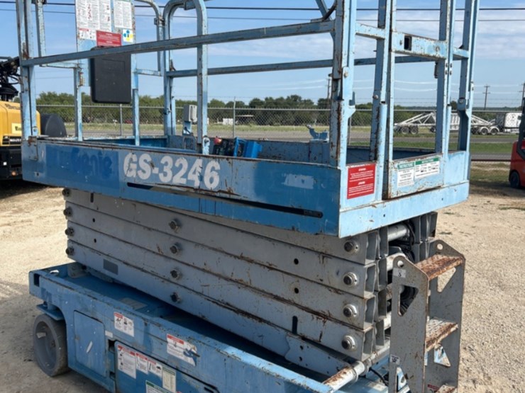genie-man-lift-image-2