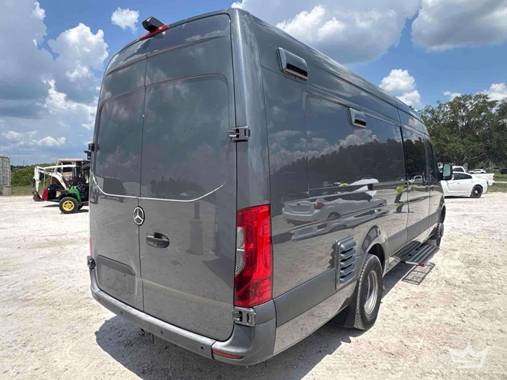 2021-mercedes-benz-sprinter-4500-image-46