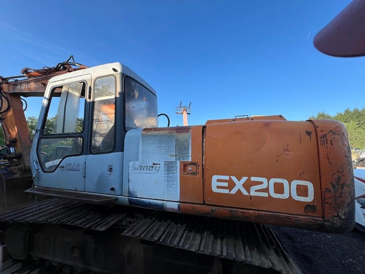 hitachi-ex200-image-2