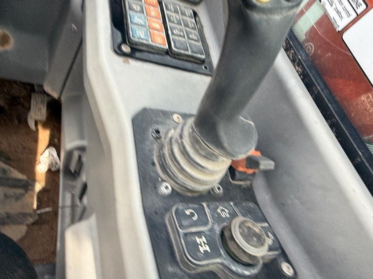 2022-bobcat-tl619-image-23