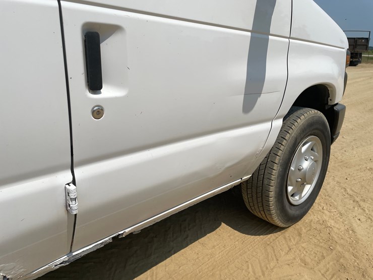 2009-ford-e350-image-31