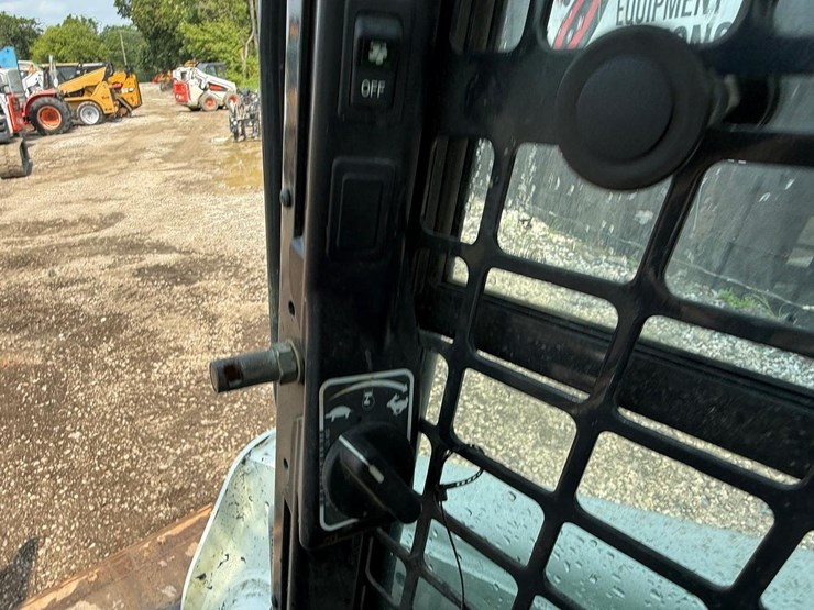 2023-bobcat-t770-image-22