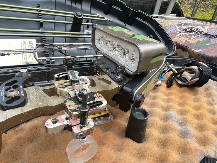 #5715-•-hoyt-usa-bow-image-5