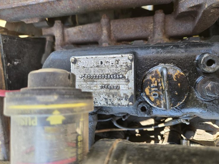 john-deere-332-image-11