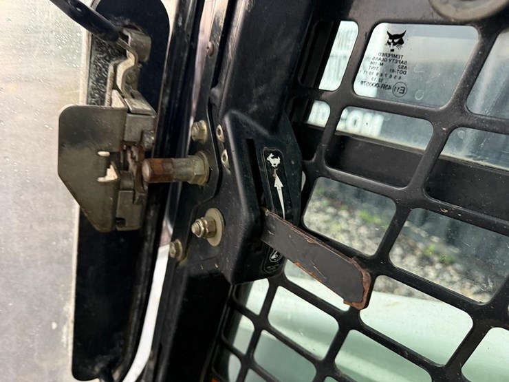 2011-bobcat-t650-image-23
