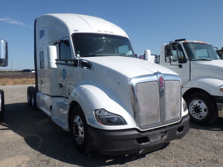 2017-kenworth-t680-image-3