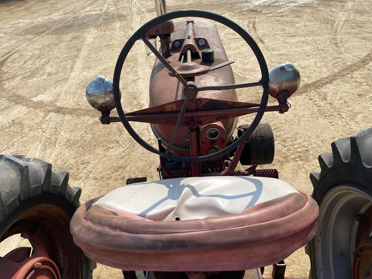 #300-•-1951-farmall-m-tractor-image-26