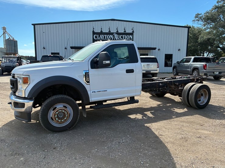 2022-ford-f550-xl-image-1