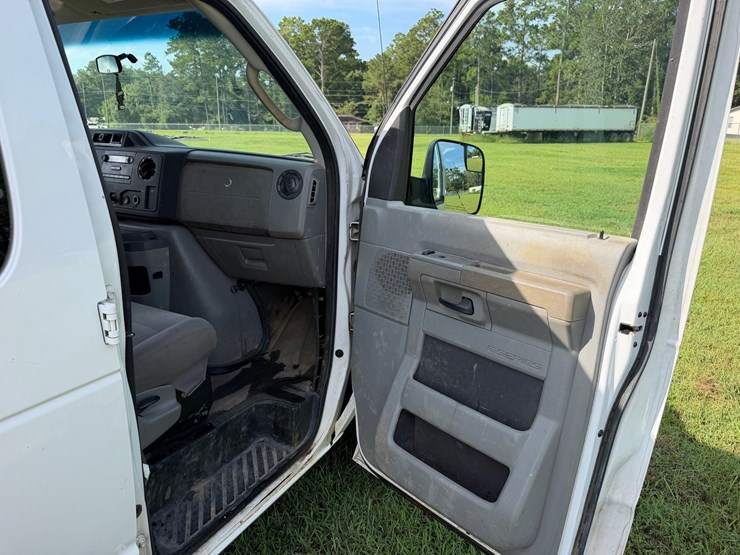 2012-ford-e150-image-17
