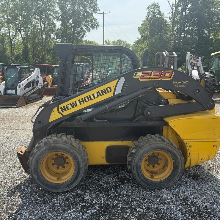 2012 NEW HOLLAND L230
