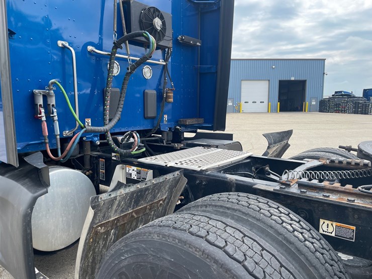 2022-kenworth-t680-image-13